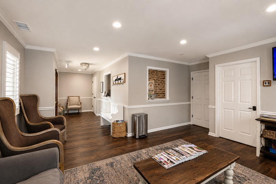 More Photos Of 310 Eisenhower Dr, Savannah Medical For Lease
