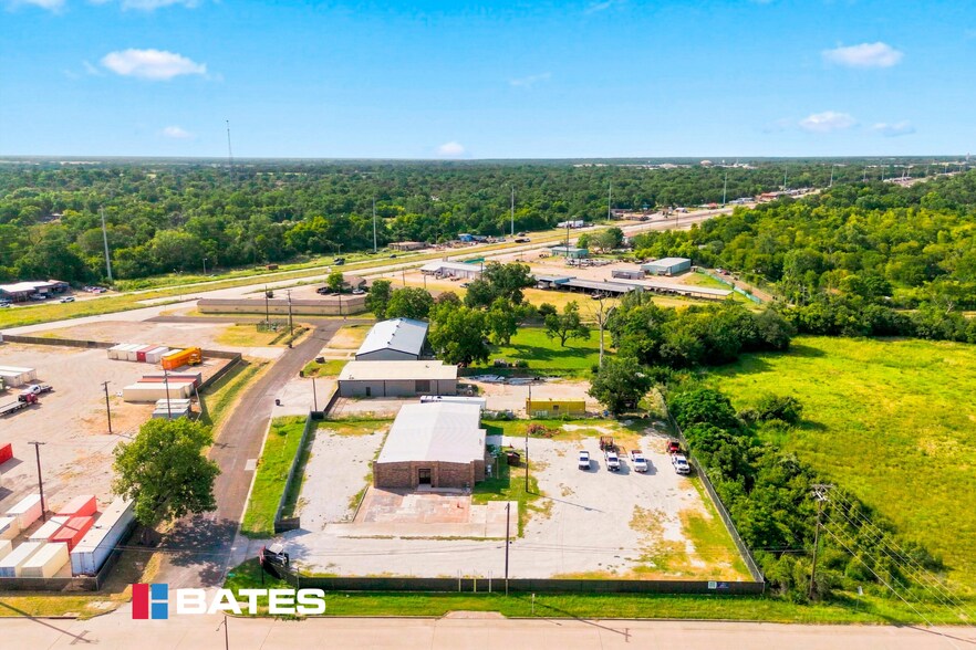 More Photos Of 901 E Johnson St, Waco Service For Sale