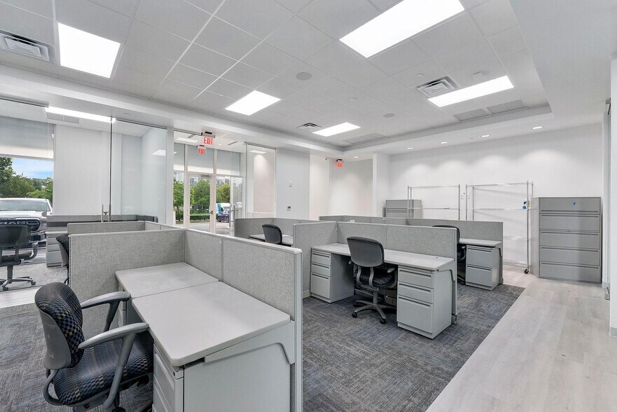 More Photos Of 1300 S Dixie Hwy, Lantana Coworking Space