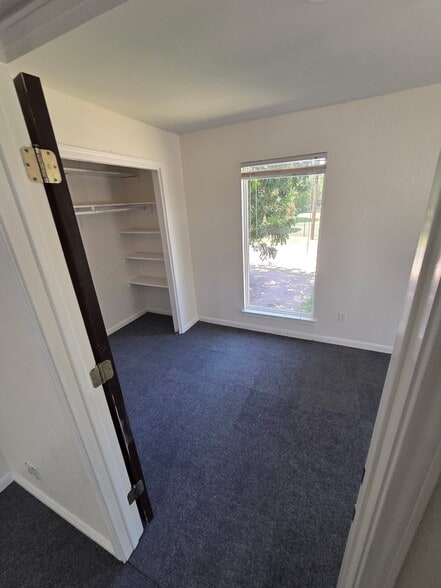 More Photos Of 1011 Meredith Dr, Austin Unknown For Lease