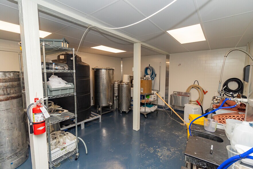 More Photos Of 1627 S Hillside St, Wichita Freestanding For Sale