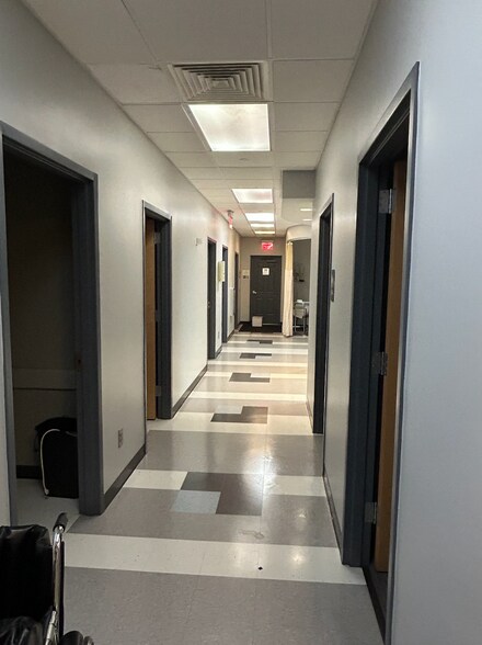More Photos Of 1095 Woodstock Rd, Roswell Medical For Lease