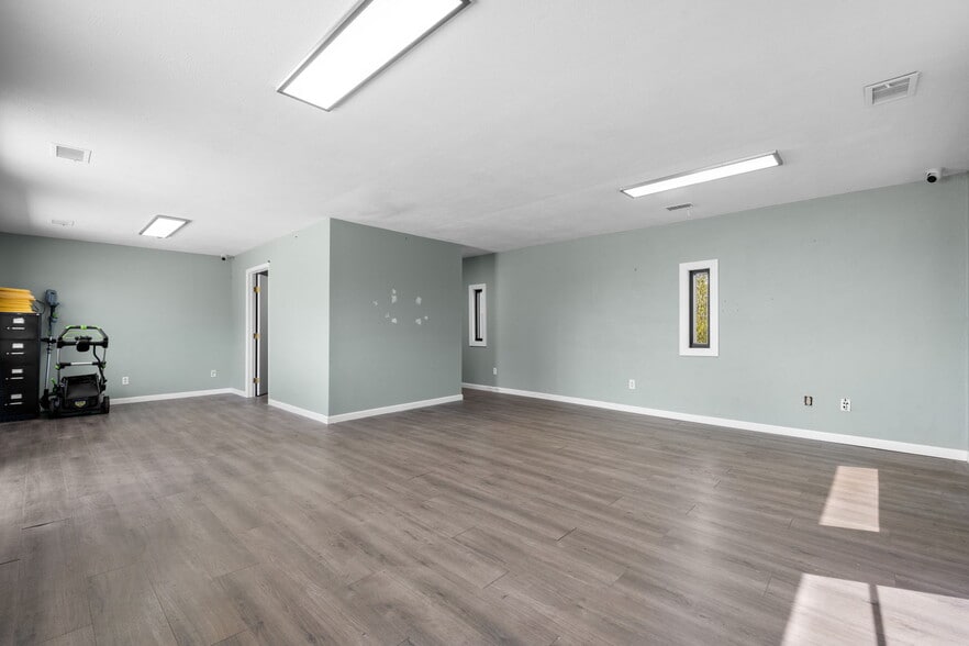 More Photos Of 121 13th St SW, Hickory Office For Sale