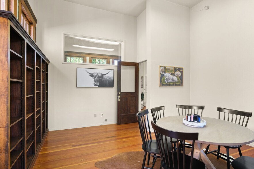 More Photos Of 355 W Las Palmas Ave, Patterson Office Residential For Sale