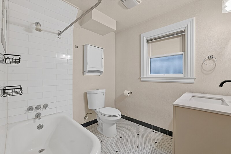 More Photos Of 2423 L St, Sacramento Apartments For Sale
