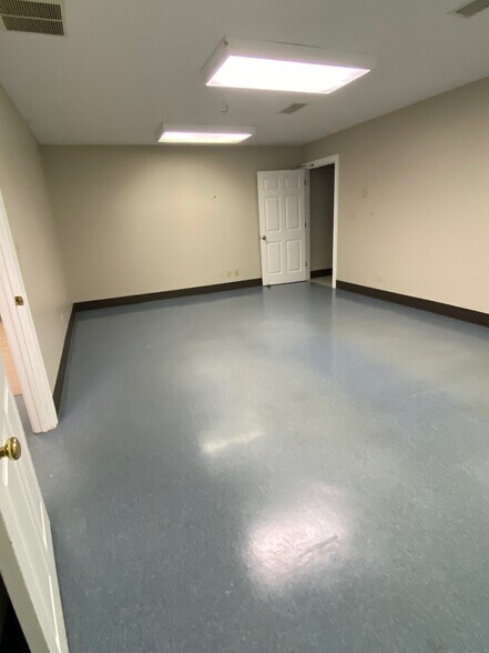 More Photos Of 125 Big Sink Rd, Versailles Medical For Lease