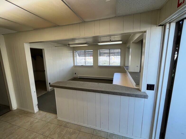 More Photos Of 1710 Antelope Rd, White City Warehouse For Lease