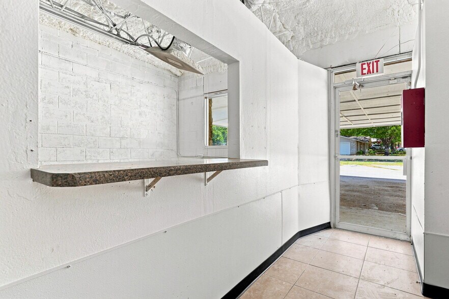 More Photos Of 1271 Oak St, Schertz Schools For Lease