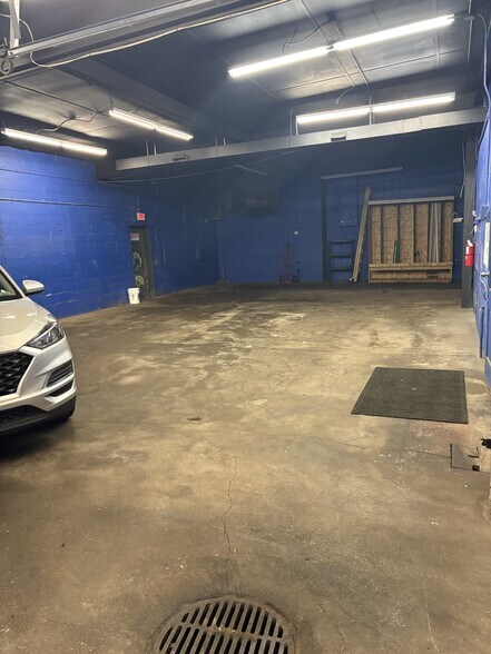 More Photos Of 5832-40 S Packard Ave, Cudahy Restaurant For Sale