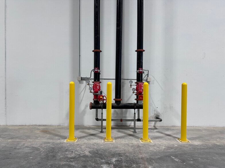 More Photos Of 19926 Kraus Lp, Laredo Distribution For Sale