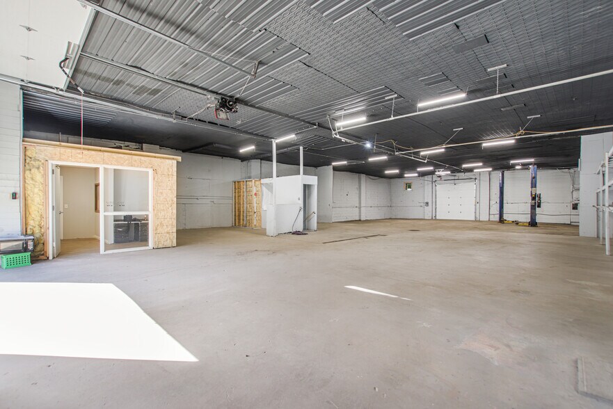 More Photos Of 311 Water St, Jordan Warehouse For Sale