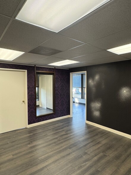 More Photos Of 1820 SW Vermont St, Portland Office Residential For Lease