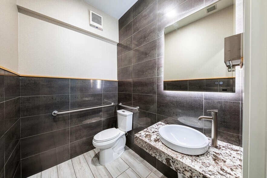 More Photos Of 3305 SW 37th Ave, Miami Office For Sale