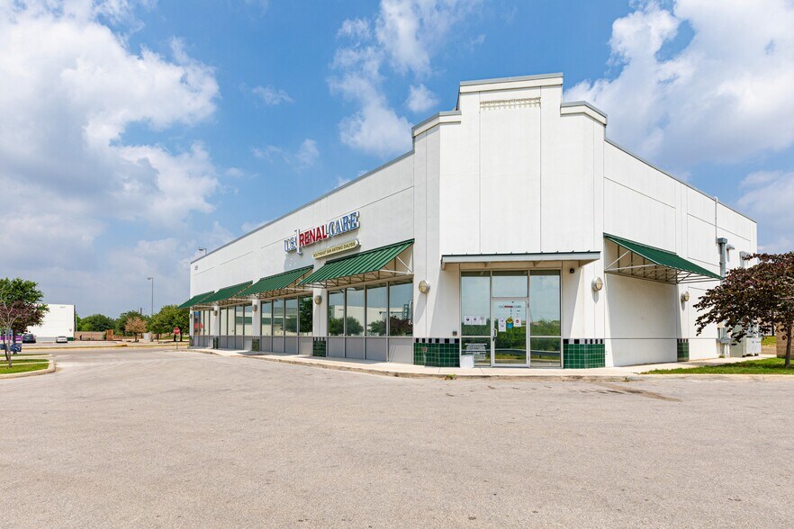 More Photos Of 2515 SE Military Dr, San Antonio General Retail For Sale