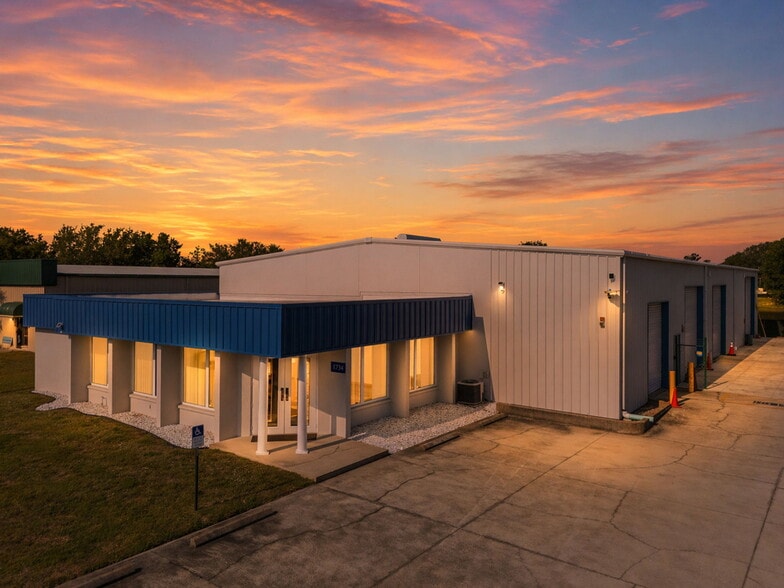 Primary Photo Of 1734 Apex Rd, Sarasota Warehouse For Lease