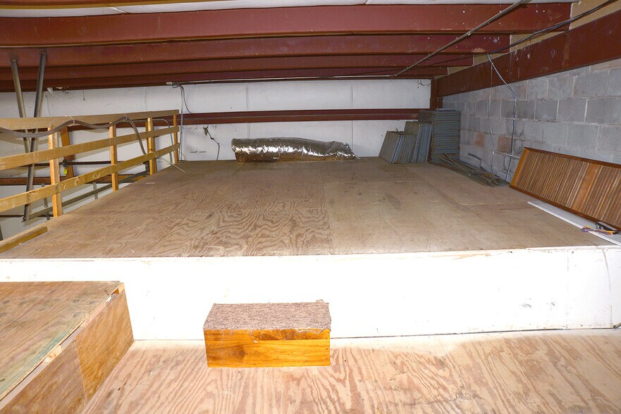 More Photos Of 9107 Industry Dr, Manassas Park Warehouse For Lease