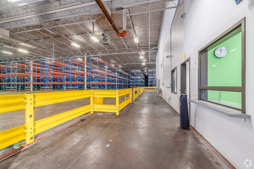 More Photos Of 23371 Aurora Rd, Bedford Warehouse For Lease