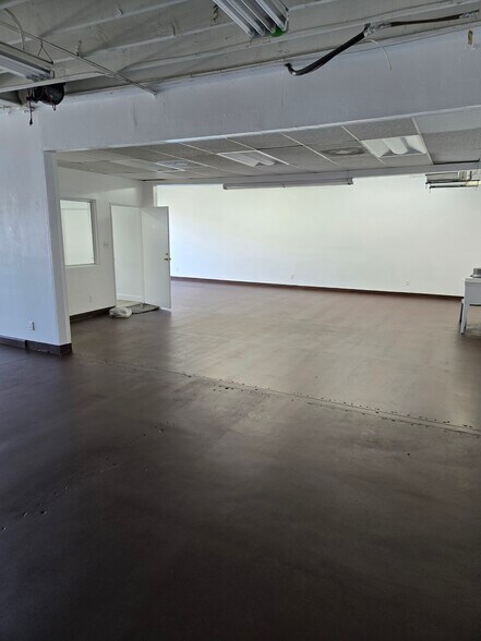 More Photos Of 3740 Overland Ave, Los Angeles Office For Lease