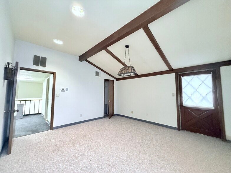 More Photos Of 33850 Armada Ridge Rd, Richmond Warehouse For Lease