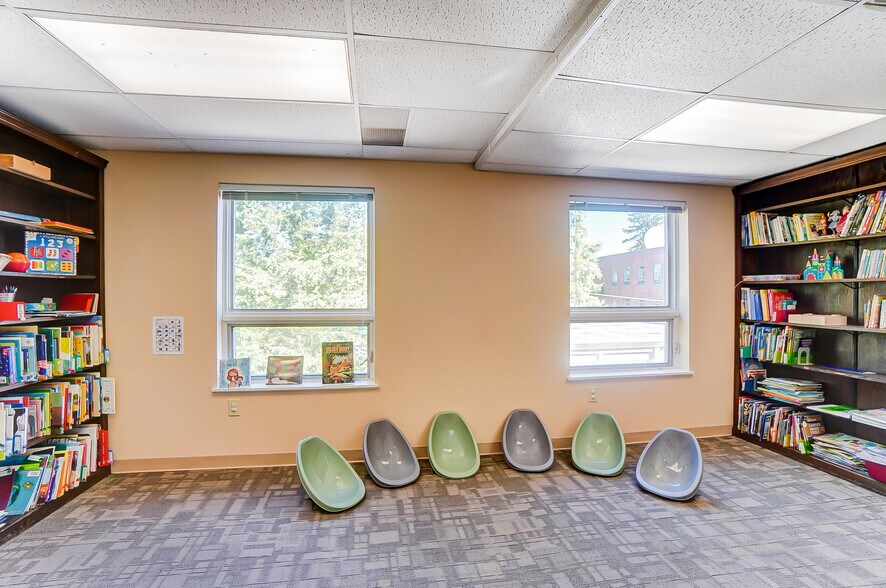 More Photos Of 800 Livermore St, Yellow Springs Research And Development For Sale