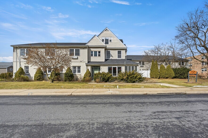 More Photos Of 659 Broad St, Emmaus Apartments For Sale