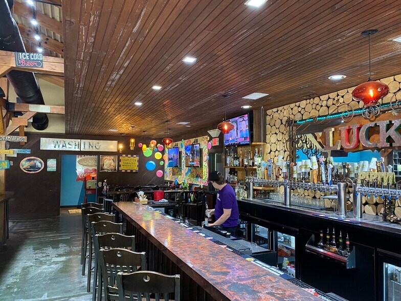 More Photos Of 5100 Lee Hwy, Bristol Restaurant For Sale