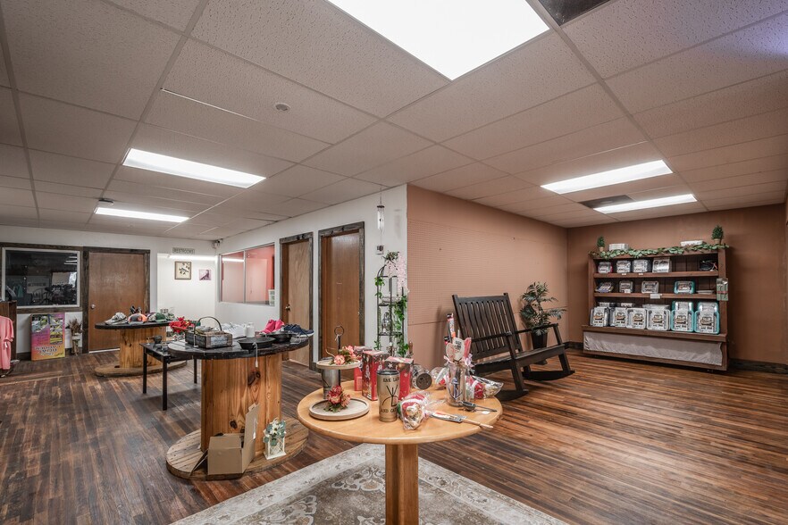 More Photos Of 318 N Washington Ave, Livingston General Retail For Sale