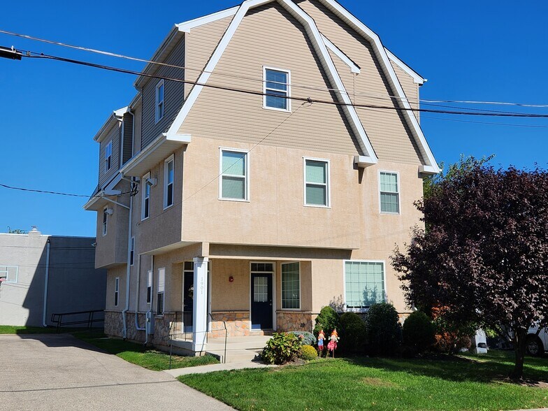 More Photos Of 1901 Pennview Rd, Havertown Flex For Sale