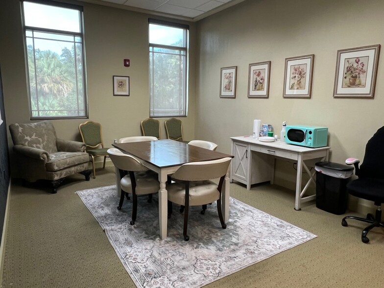 More Photos Of 6 Meridian Home Ln, Palm Coast Office For Lease