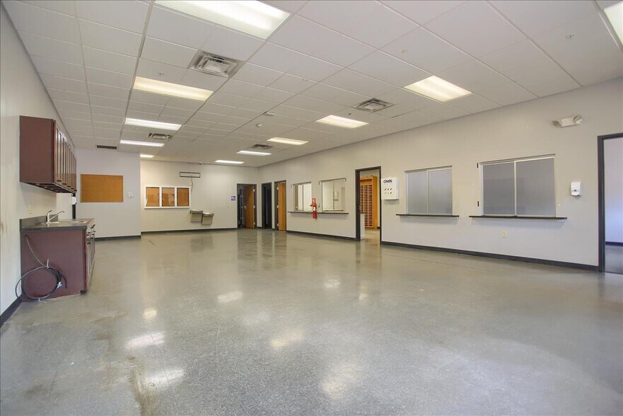 More Photos Of 2955 Felton Rd, Norristown Truck Terminal For Sale