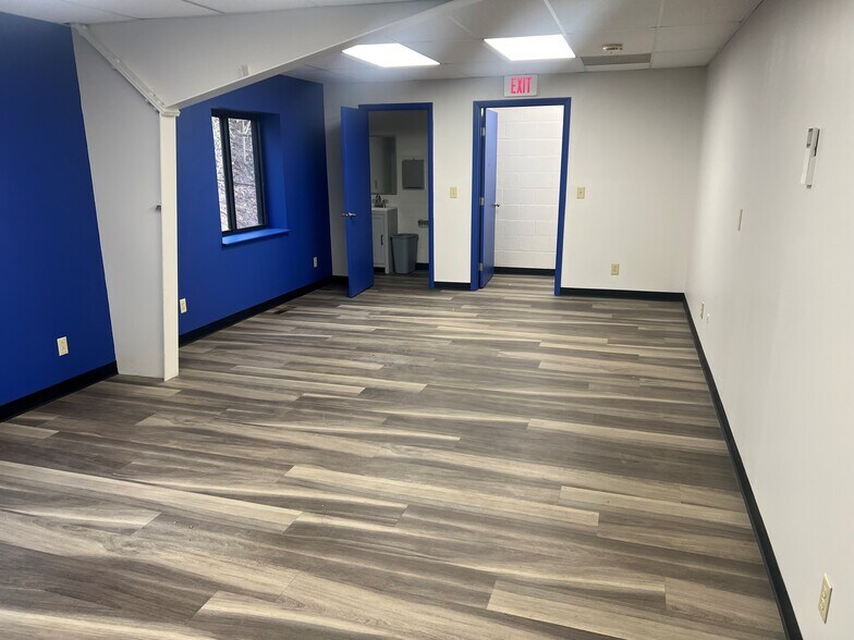 More Photos Of 1000 Kramer St, South Charleston Service For Lease