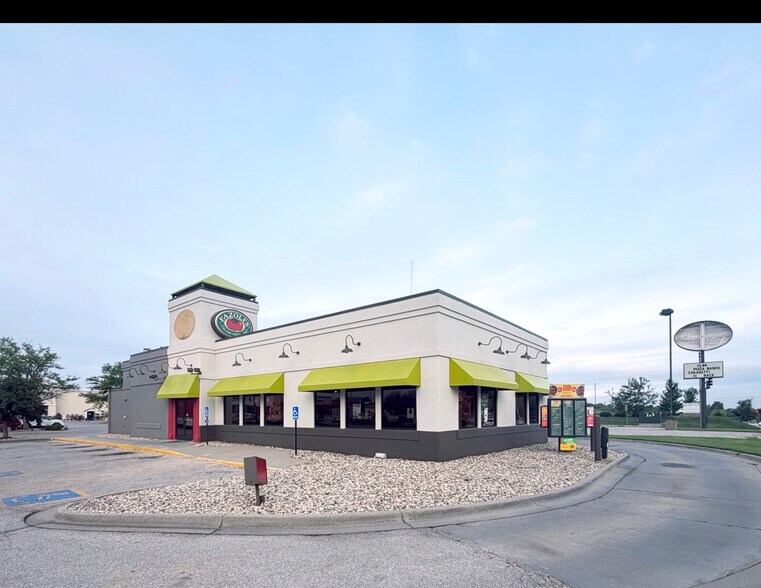 Primary Photo Of 4603 Vine St, Lincoln General Retail For Sale