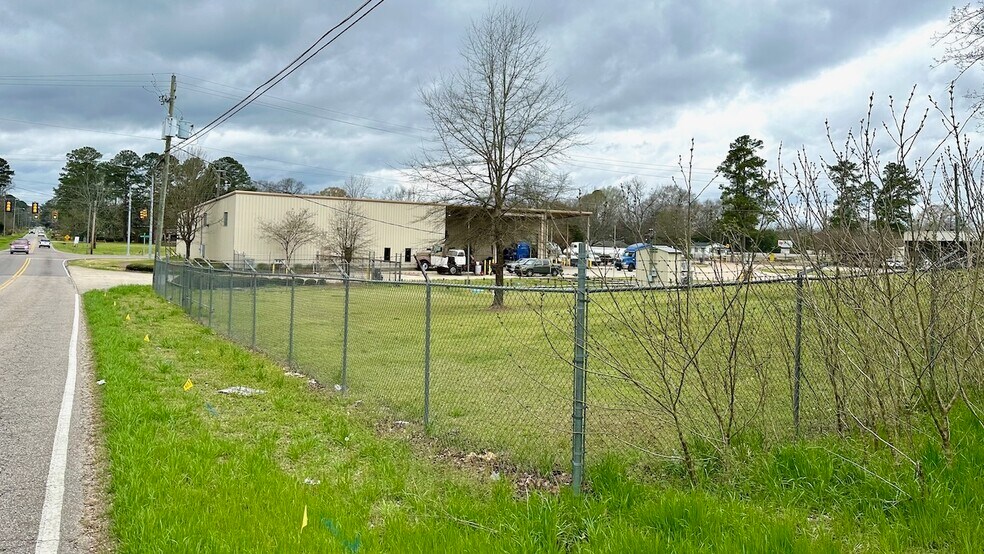 More Photos Of 180 Hunter Loop Rd, Montgomery Warehouse For Lease