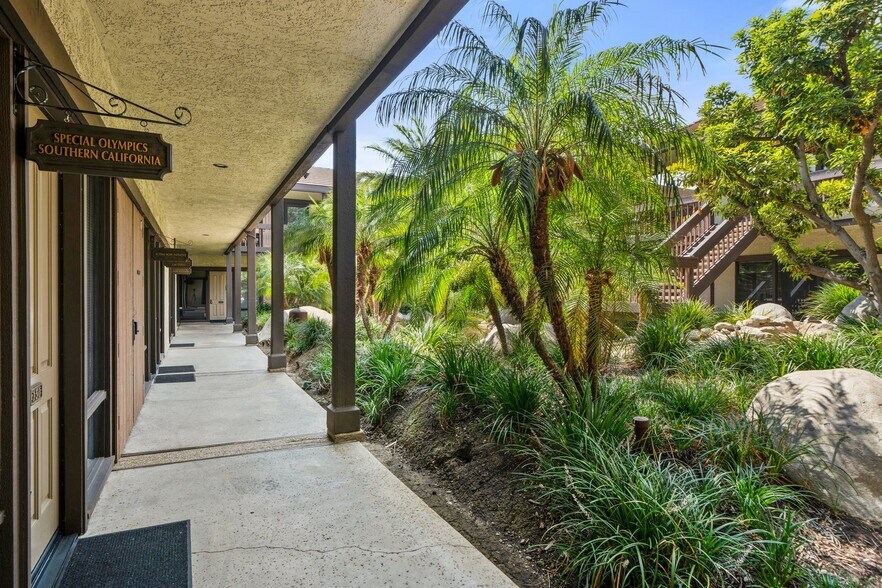 More Photos Of 505 N Tustin Ave, Santa Ana Office For Lease