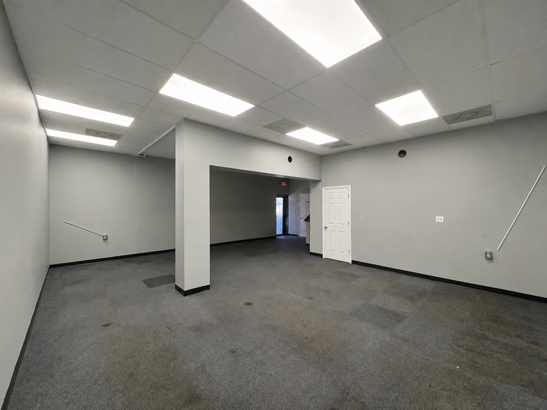 More Photos Of 1716 St Albans Dr, Raleigh Flex For Lease