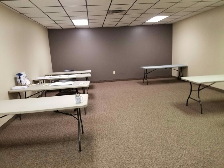 More Photos Of 7206 Market St, Boardman Office For Sale