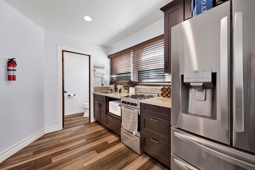 More Photos Of 620 W Foothill Blvd, Monrovia Office For Sale