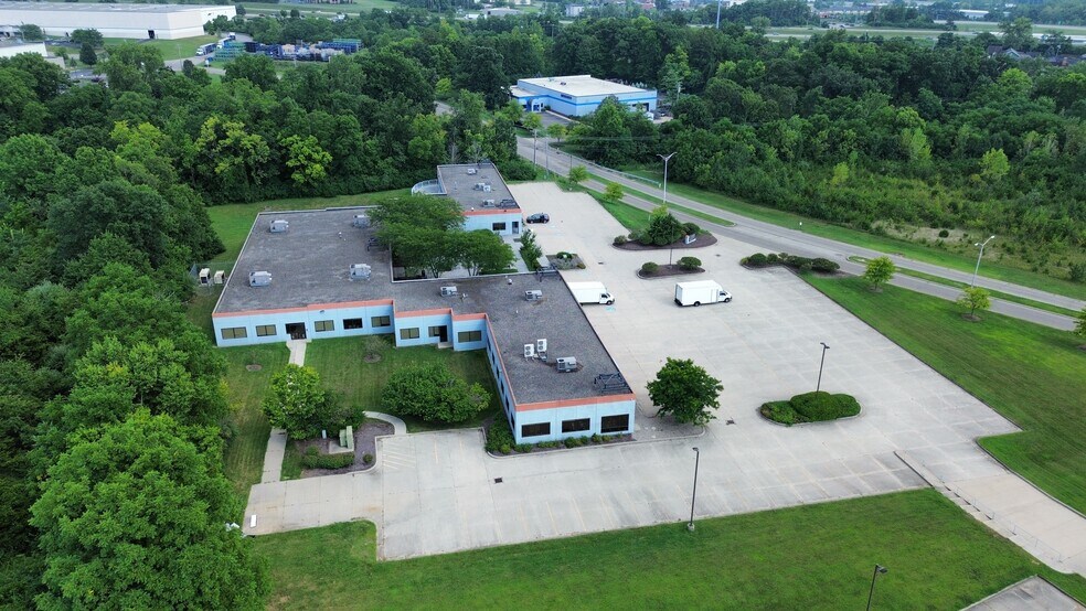 More Photos Of 1400 Commerce Center Dr, Franklin Flex For Sale