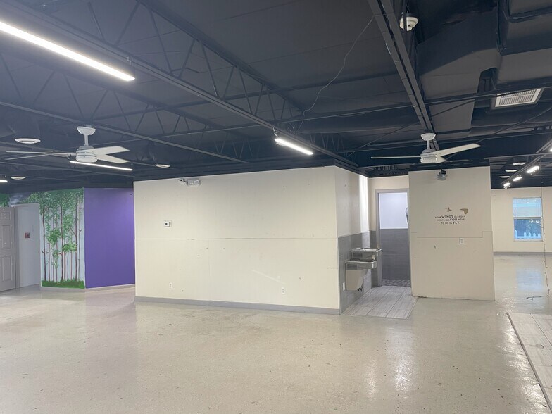 More Photos Of 1847 1st Ave N, Saint Petersburg Restaurant For Lease