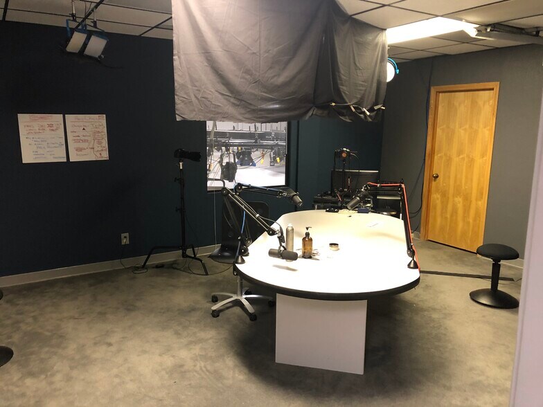 More Photos Of 1957 E Irving Blvd, Irving Movie Radio TVStudio For Sale