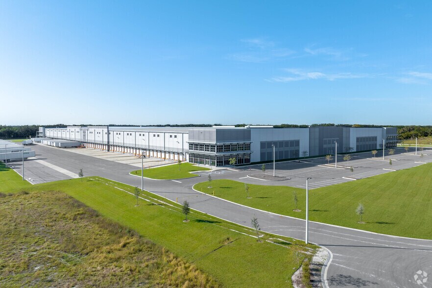 More Photos Of 2727 Henderson Way, Plant City Distribution For Lease