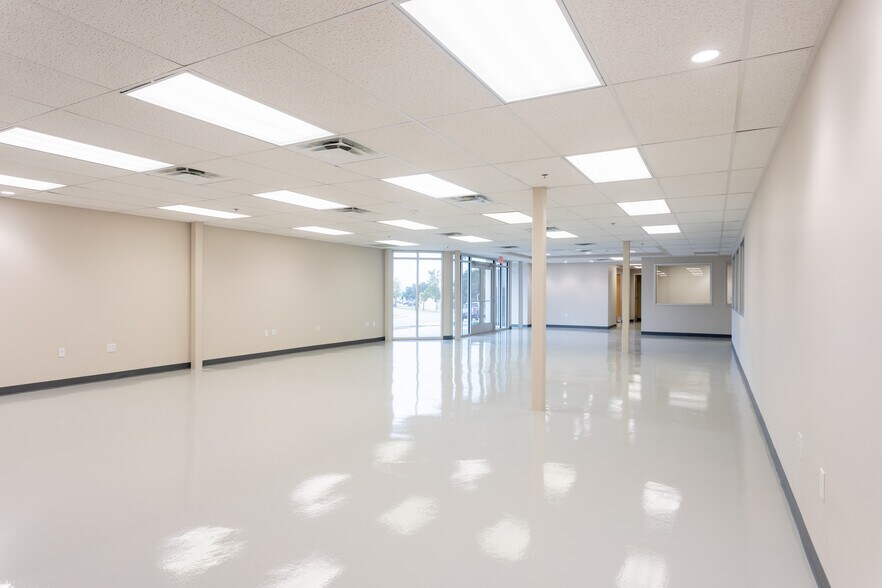 More Photos Of 10731 Gulfdale St, San Antonio Distribution For Sale