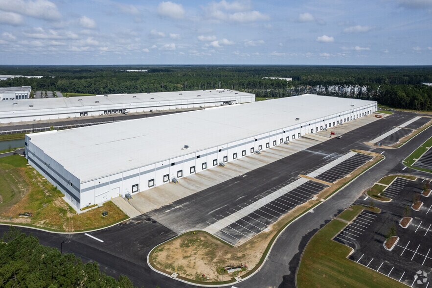 More Photos Of 562 Omni Industrial Blvd, Summerville Unknown For Lease