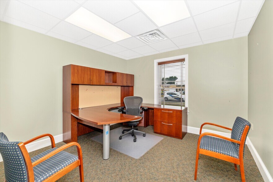 More Photos Of 925 N East St, Frederick Bank For Lease