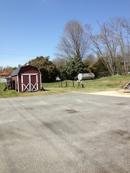 More Photos Of 500 W Fleming Dr, Morganton Warehouse For Lease