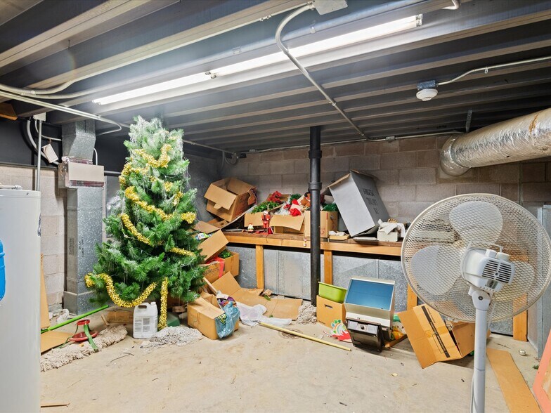 More Photos Of 126 S Maple St, Nowata Office For Sale