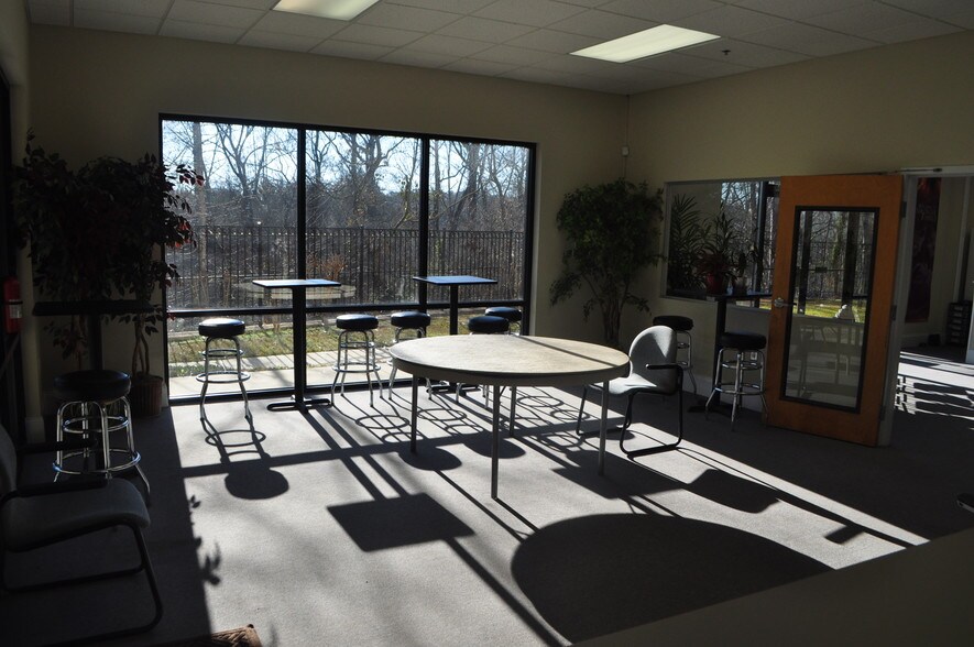 More Photos Of 1970 Riverside Pky, Lawrenceville Medical For Lease