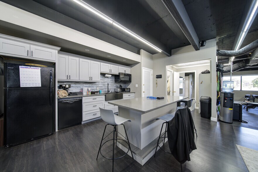 More Photos Of 2455 SW 27th Ave, Miami Medical For Lease