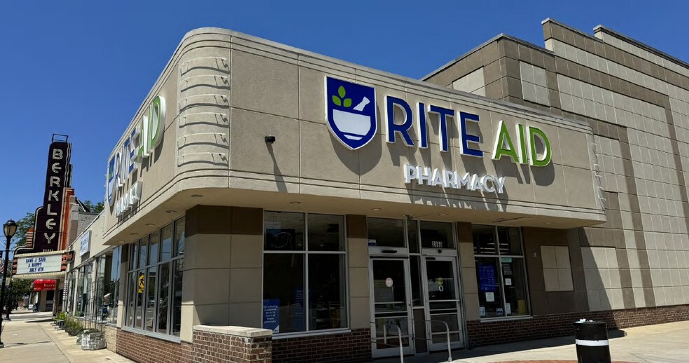 More Photos Of 2960-2980 12 Mile Rd, Berkley Supermarket For Sale