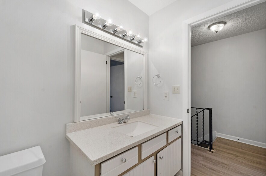 More Photos Of 1012-1032 Hickory Hill Ln, Hermitage Apartments For Sale